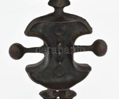 Papp Zoltán: Gyertyatartó. Öntött bronz, jelzés nélkül, kopással, m: 18,5 cm