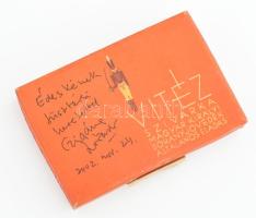 Czigány Lóránt (1935-2008) író dedikációja Haraszty István "Édeskének" (1934-2022), Kossut...