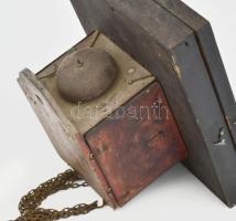 Parasztóra XIX. sz vége, XX. sz eleje, festett fa és réz, súlyokkal, üvegezett keretben 24x20 cm Műk...