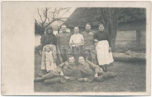 1917 Nagyernye, Ernei, Arn (Maros); Zur Erinnerung am ersten Maitag / Május 1 ünneplése, katonák / K.u.k. soldiers celebrating May 1st. photo (fl)
