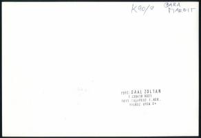 cca 1990 Gaál Zoltán budapesti fotóriporter pecsétjével jelzett vintage fotó Bara Margit (1928-2016)...