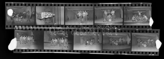 cca 1972 Fortuna együttes fellépése Marikával, 72 # vintage NEGATÍV Marinkay István (1920-?) veszprémi fotóművész hagyatékából, Marika később a fotós aktmodellje volt