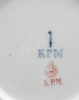 KPM porcelán bögre, címeres, aranyozott. XIX. sz vége. Kis kopással 9 cm