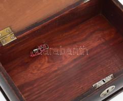 Antik fa ládika, sérüléssel, zárhibával, kulccsal, 25x16x9 cm