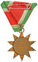 1947. "A Magyar Szabadság Érdemrend bronz fokozata" részben zománcozott, patinázott bronz ...
