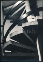 1978 Menyhárt László: Csigalépcső című, feliratozott, vintage fotóművészeti alkotása, ezüst zselatinos fotópapíron, 23,5x16,5 cm