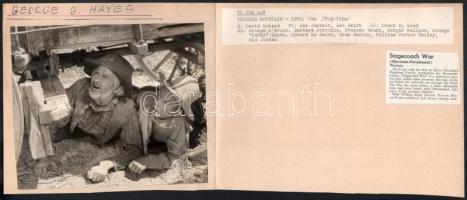 cca 1935 ,,Tot he Law" című amerikai westernfilm egy jelenete, 1 db vintage produkciós filmfotó, ezüst zselatinos fotópapíron, Pánczél György (1920-?) filmtörténész hagyatékából (film- és színházifotó gyűjteményéből), rajzlapra felragasztva, jegyzettel kiegészítve, 15x17,7 cm