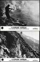 cca 1966 ,,A tiltott vulkán" című francia dokumentumfilm jelenetei és szereplői, 5 db vintage produkciós filmfotó (vitrinfotó, lobbyfotó) ezüst zselatinos fotópapíron, a használatból eredő (esetleges) kisebb hibákkal, 18x24 cm