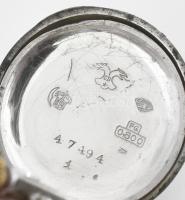 Duplafedeles, ezüst (Ag) tokos kis zsebóra, jelzett tokkal, hátulján monogrammal. Működik, a számlap...