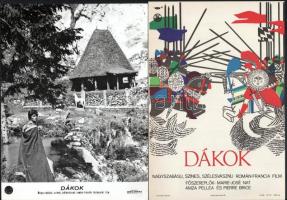 cca 1967 ,,Dákok" című román - francia film jelenetei és szereplői, 9 db vintage produkciós filmfotó (vitrinfotó, lobbyfotó) ezüst zselatinos fotópapíron, a használatból eredő (esetleges) kisebb hibákkal, + hozzáadva egy illusztrált kisplakát (ún. villamosplakát) 18x24 cm
