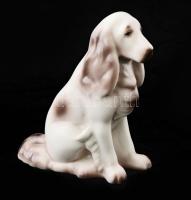 Porcelán kutya. Jelzett, hibátlan, m: 15 cm
