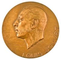 Franciaország 1949. Louis Jouvet kétoldalas bronz emlékérem. Szign.: R. Delamarre (67mm) T:UNC,AU apró ph. France 1949. Louis Jouvet / Le premier acteur qui joue le role figure le premier degré dune série de réincarnations - ...Jean Giradoux - Le chiffonnier , Hector, Arnolphe, Don Juan, Le Mendiant, Le Chevalier Hans, Knock... double-sided bronze medallion. Sign: R. Delamarre (67mm) C:UNC,AU small edge error