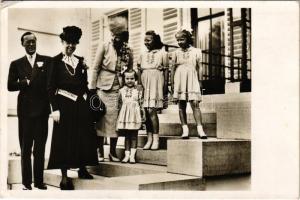 1948 Soestdijk, Het Prinselijk gezin met Mevr. Roosevelt / The Princely Family with Mrs. Roosevelt (EK)