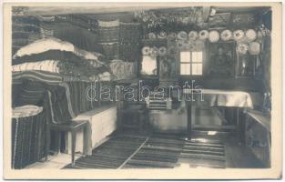 Tilicske, Tiliska, Tilisca; Interiorul unei camere taranesti / Rumänische Bauernstube / Román parasztszoba, belső / Transylvanian folklore, Romanian peasant room, interior