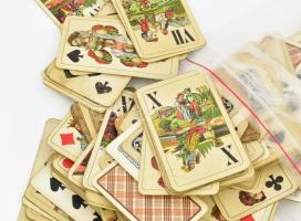 Nagy zsáknyi játék és tarokk kártya lap ömlesztve