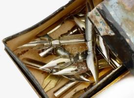 4 db régi papírdoboz (Popper Ernő Monor, Murillo, Crown Pens, Agis Pens), bennük különféle tollszeme...