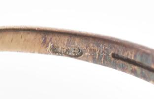 14K arany (Au) gyűrű, nagy méretű zafírral kb 4,2 ct, körben brillekkel (kettő hiánnyal) m: 5; 2,11 ...