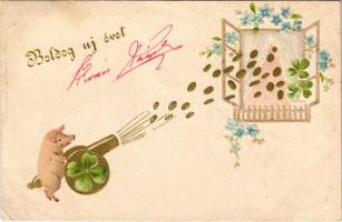 1900 Boldog új évet! Malac pénzágyúval. Dombornyomott / New Year greeting, pig with coin cannon - embossed (EK)