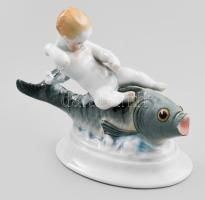 Herendi halon ülő puttó, kézzel festett, jelzett porcelán figura hibátlan állapotban, m: 12 cm