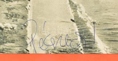 Pécsi Ildikó, Váradi Hédi, Fülöp Viktor, Rátonyi Róbert és Németh Marika aláírása újságlapokon