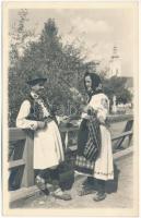 Drág, Dragu; Port national / Rumänische Volkstracht / Román népviselet, erdélyi folklór / Transylvanian folklore, Romanian traditional costumes. Foto orig. J. Fischer