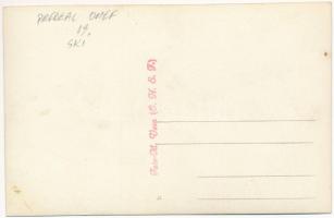 Predeál, Predeal; síelő hölgy, téli sport / skier, winter sport. M. Vesa photo (vágott / cut)