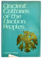 Dienes István et al.: Ancient Cultures of the Uralian Peoples. Szerk.: Hajdú Péter. Bp., 1976, Corvina. Angol nyelven. Kiadói egészvászon-kötés, jó állapotban, kissé sérült kiadói papír védőborítóban.