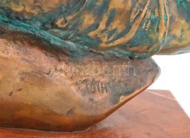 Tóth Valéria (1943-2022): Könyöklő lány - Félakt. Bronz szobor, márvány talapzaton. Jelzett m: 16 cm...