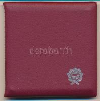 1984. 500Ft Ag "Szarajevói Téli Olimpia" műbőr tokban, tanúsítvánnyal T:BU az érmét tartó műanyag eltört Adamo EM76