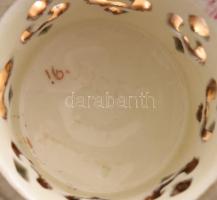 Zsolnay perzsa mintás kiöntő. Benyomott Zsolnay Pécs jelzéssel, 1288-as formaszám. Kézzel festett, j...