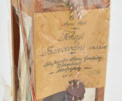 1964 Tokaji Szamorodni, Tokaji Kereskedőház Rt. Sátoraljaújhely, 0,5 l sorszámozott, jelzett, bontat...