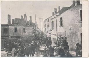 Pozsony, Pressburg, Bratislava; Az 1913. évi május 17-i nagy tűzvész után a Váralján a zsidó negyedben. Kaufmann Benedek kiadása / nach dem Brande / after the great fire in the Jewish district (kopott sarkak / worn corners)