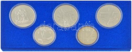 Szovjetunió 1978. 5R Ag "Súlyemelés" + 5R Ag "Kalapácsvetés" + 1978. 10R Ag "Ökölvívás" + 1979. 10R Ag "Cselgáncs" + 10R Ag "Súlyemelés" eredeti "Moszkvai Olimpia" műanyag dísztokban, kapszulákban T:BU patina Soviet Union 1978. 5 Rubles Ag "Weightlifting" + 5 Rubles Ag "Hammer Throwing" + 1978. 10 Rubles Ag "Boxing" + 1979. 10 Rubles Ag "Judo" + 10 Rubles Ag "Weightlifting" in original "Moscow Olympics" plastic case, in capsules C:BU patina
