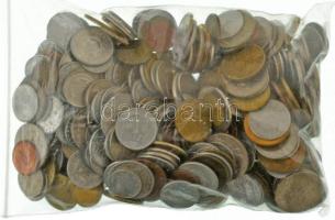 Vegyes, magyar és külföldi érmetétel mintegy ~1kg súlyban T:vegyes Mixed, Hungarian and foreign coin lot (~1kg) C:mixed