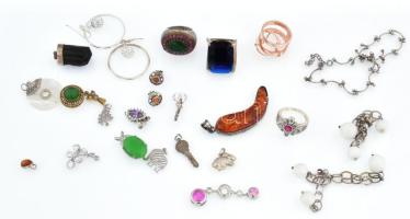 Ezüst(Ag) vegyes ékszercsomag, jelzéssel és jelzés nélkül, bruttó: 110 g