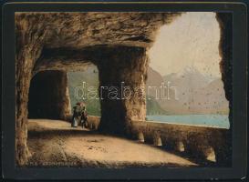 cca 1900 Svájc, Axenstrasse, kilátás a Luzerni-tóra, színezett keményhátú fotó, kissé foltos, 19x13,5 cm