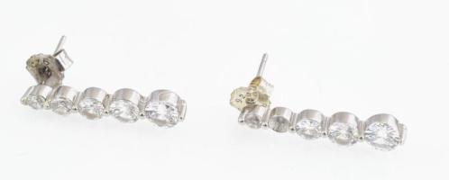 Ezüst(Ag) fülbevalópár kőhiánnyal, jelzett, h: 2 cm, bruttó: 2,76 g