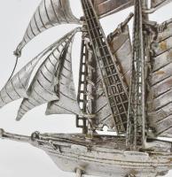 Ezüst(Ag) miniatűr vitorlás hajó, jelzett, 9,5×8,5 cm, nettó: 60,7 g