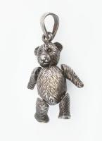 Ezüst(Ag) mozgatható végtagú mackó medál, jelzett, h: 3 cm, nettó: 7,8 g