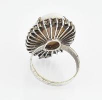 Ezüst(Ag) gyűrű opállal, jelzés nélkül, méret: 61, bruttó: 11,3 g