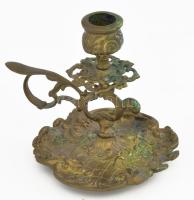 Neorokokó stílusú sétáló gyertyatartó, öntött bronz, m: 11,5 cm