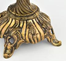 Nagyméretű antik bronz asztali lámpa, egész testén klf domború mintákkal, két oldalt kosfejes díszít...