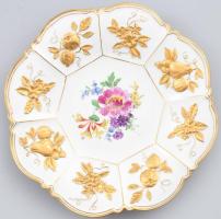 Meisseni dísztál plasztikus gyümölcs díszítéssel, aranyozott, kézzel festett, jelzett, 227 formaszámmal, hibátlan d: 29 cm