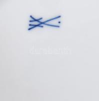 Meisseni dísztál plasztikus gyümölcs díszítéssel, aranyozott, kézzel festett, jelzett, 227 formaszám...