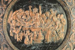 Királyi lakoma. Domborított mintás hatalmas rézlemez falidísz, jó állapotban, d: 98 cm