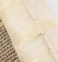 XX. sz. Régi tóratekercs, pergamen, a fa egyik fogója letört, foltos, h: 70 cm