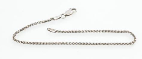 Ezüst(Ag) fantáziaszemes karkörtő, jelzett, h: 19,5 cm, nettó: 2,6 g