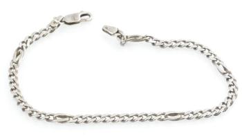 Ezüst(Ag) figaro karkötő, jelzett, h: 21 cm, nettó: 5,5 g