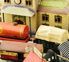 Illusztris sokdarabos antik Märklin vasút modell terepasztal tétel a képen látható szerelvények mell...