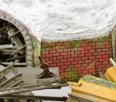 Illusztris sokdarabos antik Märklin vasút modell terepasztal tétel a képen látható szerelvények mell...